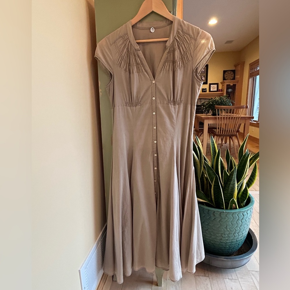 Margaret O’Leary 100% Cotton Button Down Smocked Midi Dress in Beige Size Small